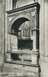 3135 Interieur van de Domkerk te Utrecht: gezicht door het grafmonument van bisschop George van Egmond op het orgel ...